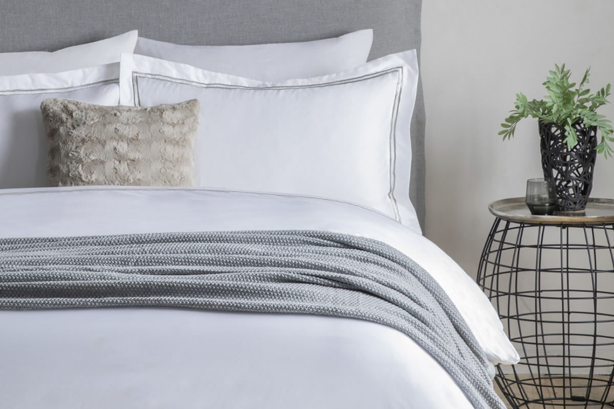 View Superking Cotton Knightsbridge Duvet Set Silver White information